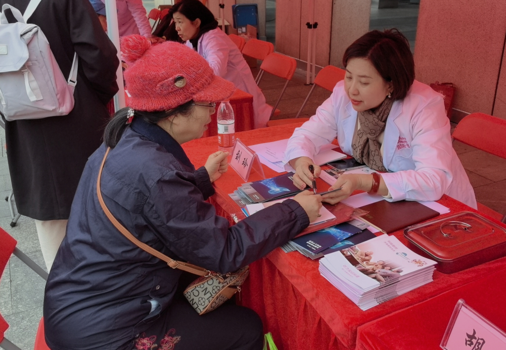 完全耳道式助听器：让听力回归自然，生活更加美好